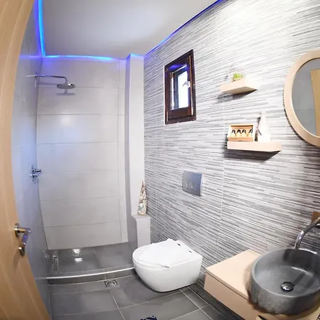 Summer Senses In 아파트